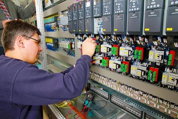 Tehnoloģiju industrija strauji attīstās,un Latvija nav izņēmums. Inovatīvi⁣ uzņēmumi, ‍kas piedāvā ⁤unikālus risinājumus un pakalpojumus, veido jaunas iespējas un paplašina vietējo​ un globālo tirgu.Šajā rakstā​ iepazīstināsim⁣ ar ⁣10 uzņēmumiem, kas ir iekarojuši vietu šajā dinamiskajā jomā
