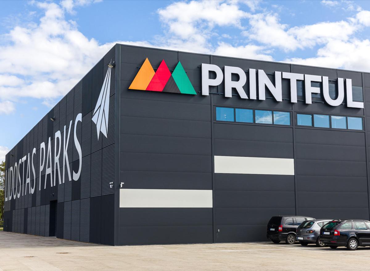 Apraksts: Printful ir apdrukas un piegādes uzņēmums, kas ļauj uzņēmējiem izveidot un pārdot pielāgotus produktus, piemēram, apģērbus un aksesuārus. Ar modernām tehnoloģijām uzņēmums nodrošina ātru un efektīvu drukāšanas procesu