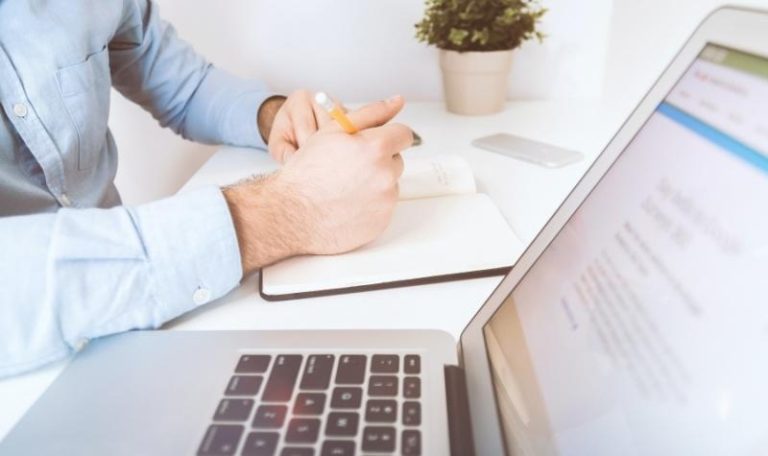 10 uzticamākie grāmatveži mazajiem uzņēmumiem Latvijā